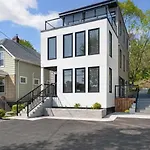 4Br 3 Bath Oceanview Modern Home