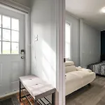Spacious Urban Gem Steps From The Pier Parking