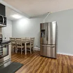 Spacious Urban Gem Steps From The Pier Parking