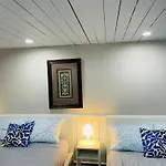 Spacious And Cozy Apartment Suite