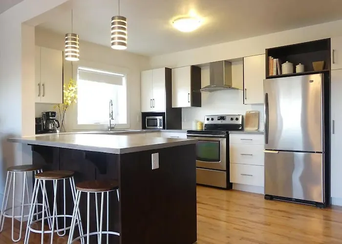 103 Large & Sunny Beautiful Home