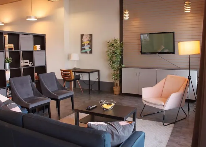 104 Suite With Ac, Industrial Styling