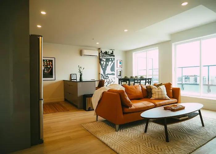Chic Cozy Retreat - 2Br - Stunning North End Views