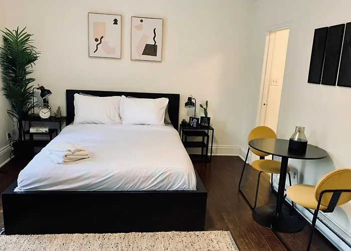 Pet-Friendly Lovely Studio #2 At Doggy Digs, Balcony