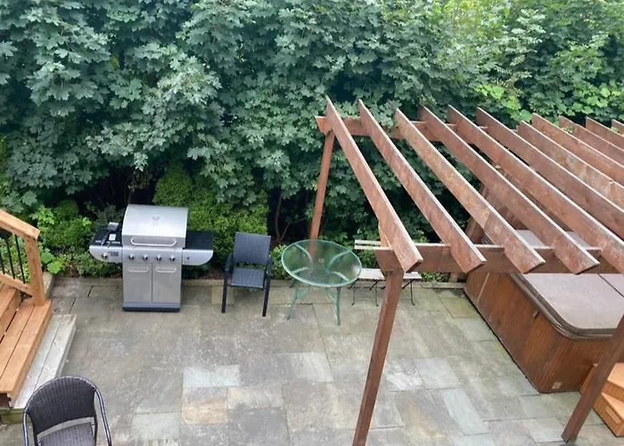 Luxury Bachelor By Halifax Waterfront -Hot Tub