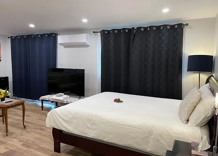 Quiet And Private Bachelor Unit