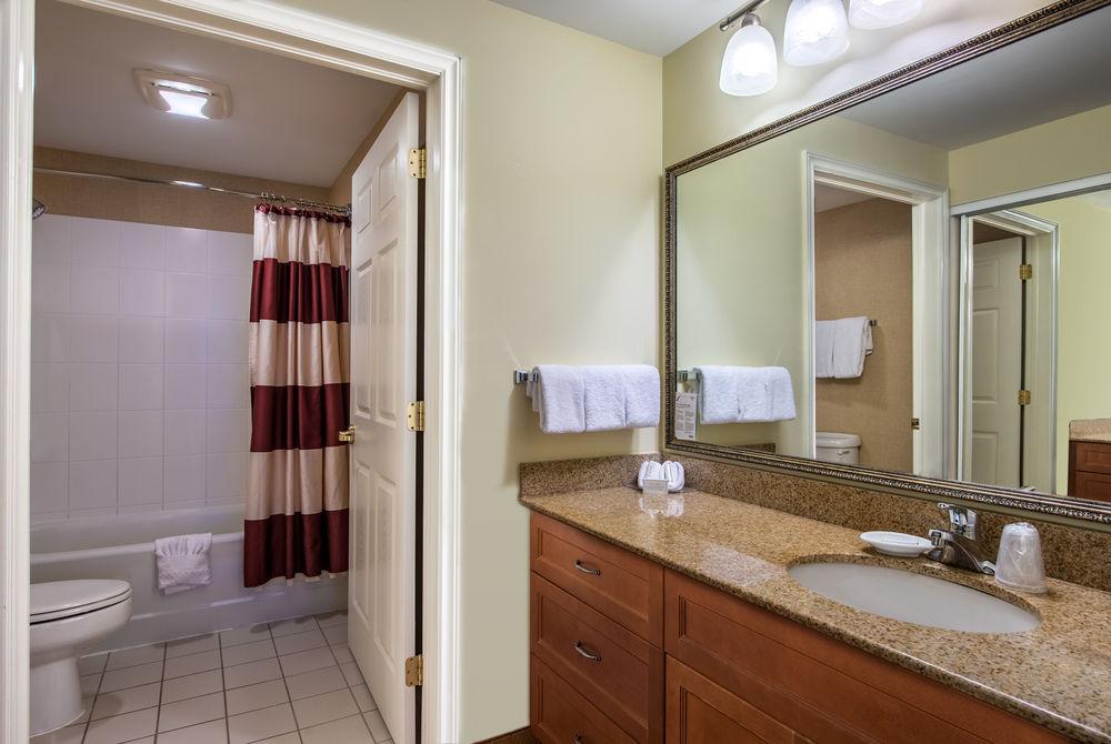 By Marriott Downtown Hotel