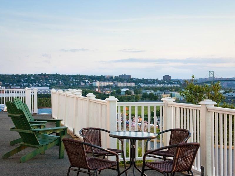 Country & Dartmouth Hotel Halifax