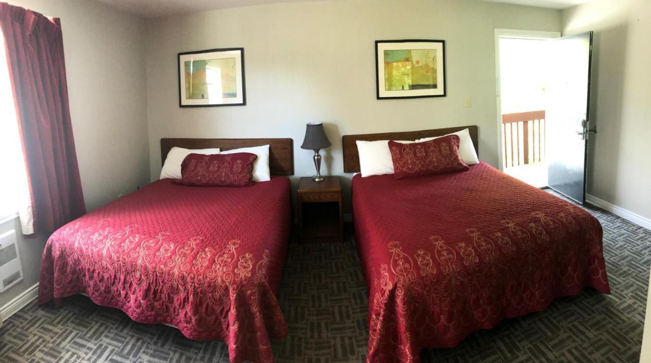 Bluenose & Motel 2*