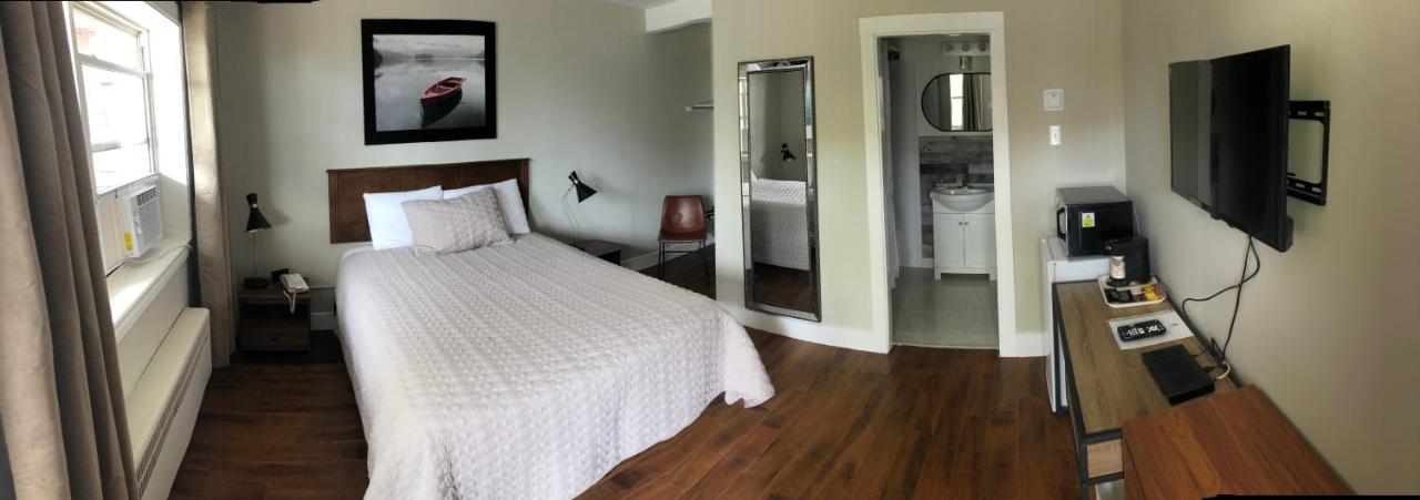 Motel Bluenose &