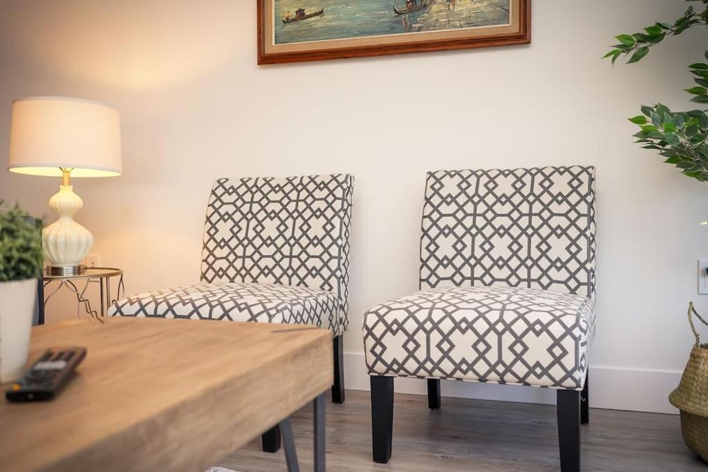 Luxurious Modern 2br Sleeps 5 Coffee, Ac, Wifi Holiday home Halifax