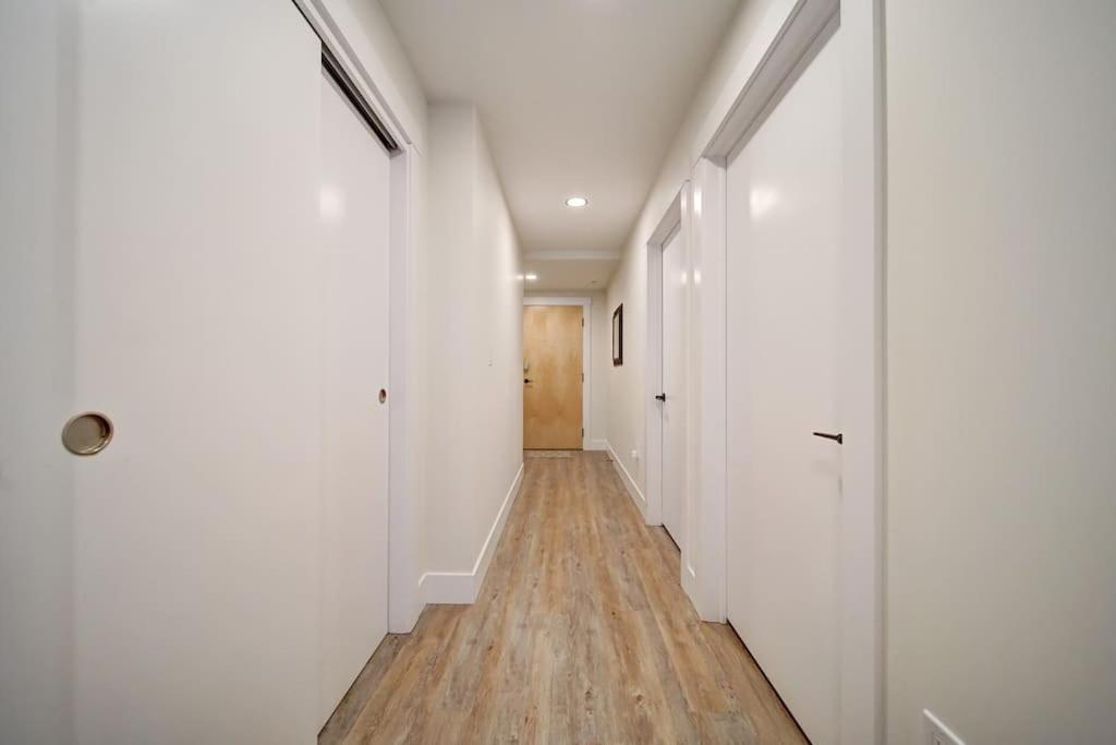 Luxurious Modern 2br Sleeps 5 Coffee, Ac, Wifi