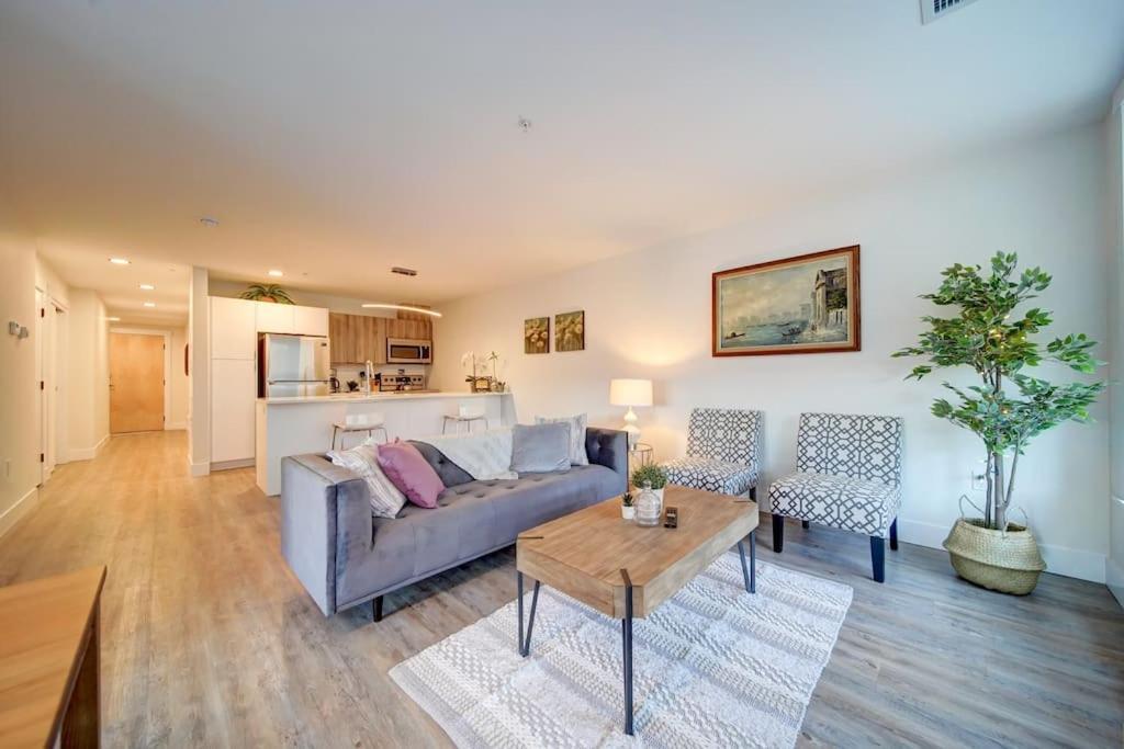 Holiday home Luxurious Modern 2br Sleeps 5 Coffee, Ac, Wifi