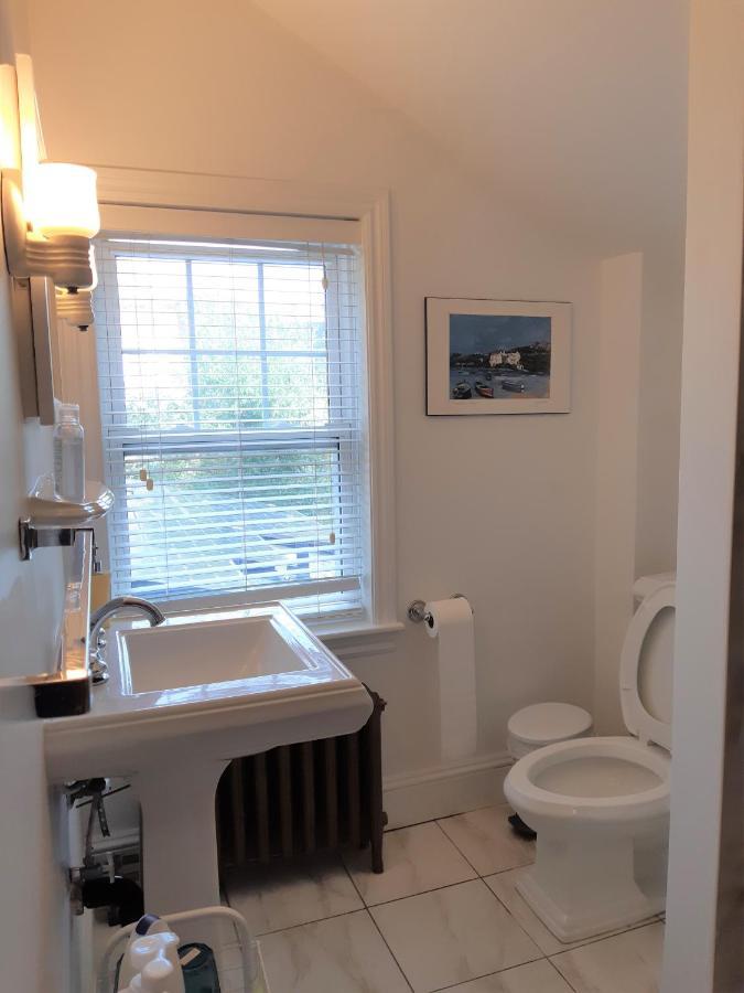 Comfy - Close To Everything Guest house Halifax