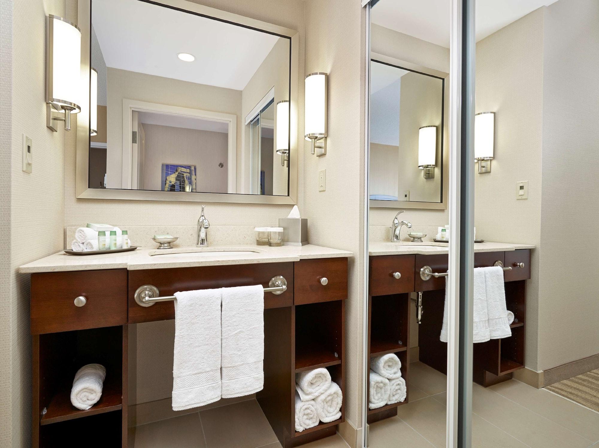 Hotel Homewood By Hilton - Downtown Halifax