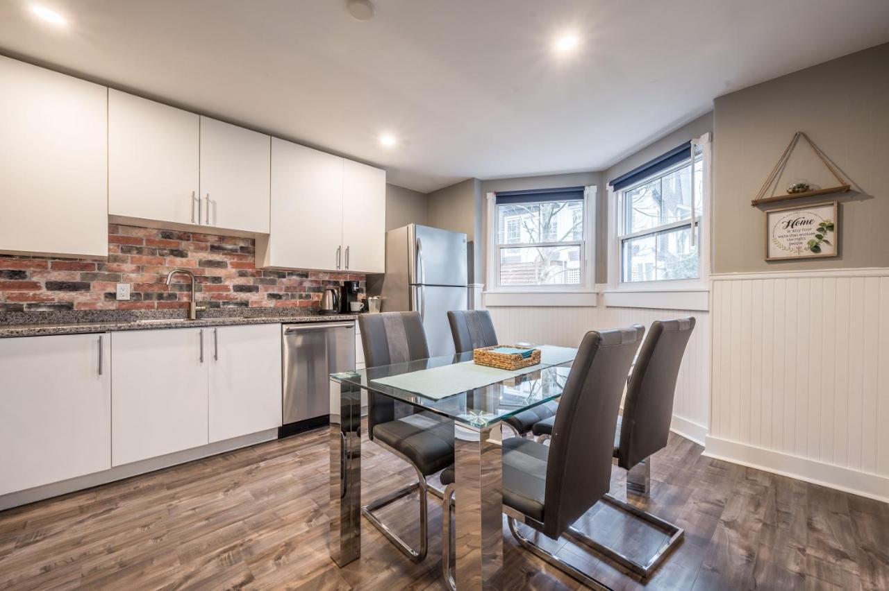Cozy Chic Oasis 3 Bedroom Apartment *