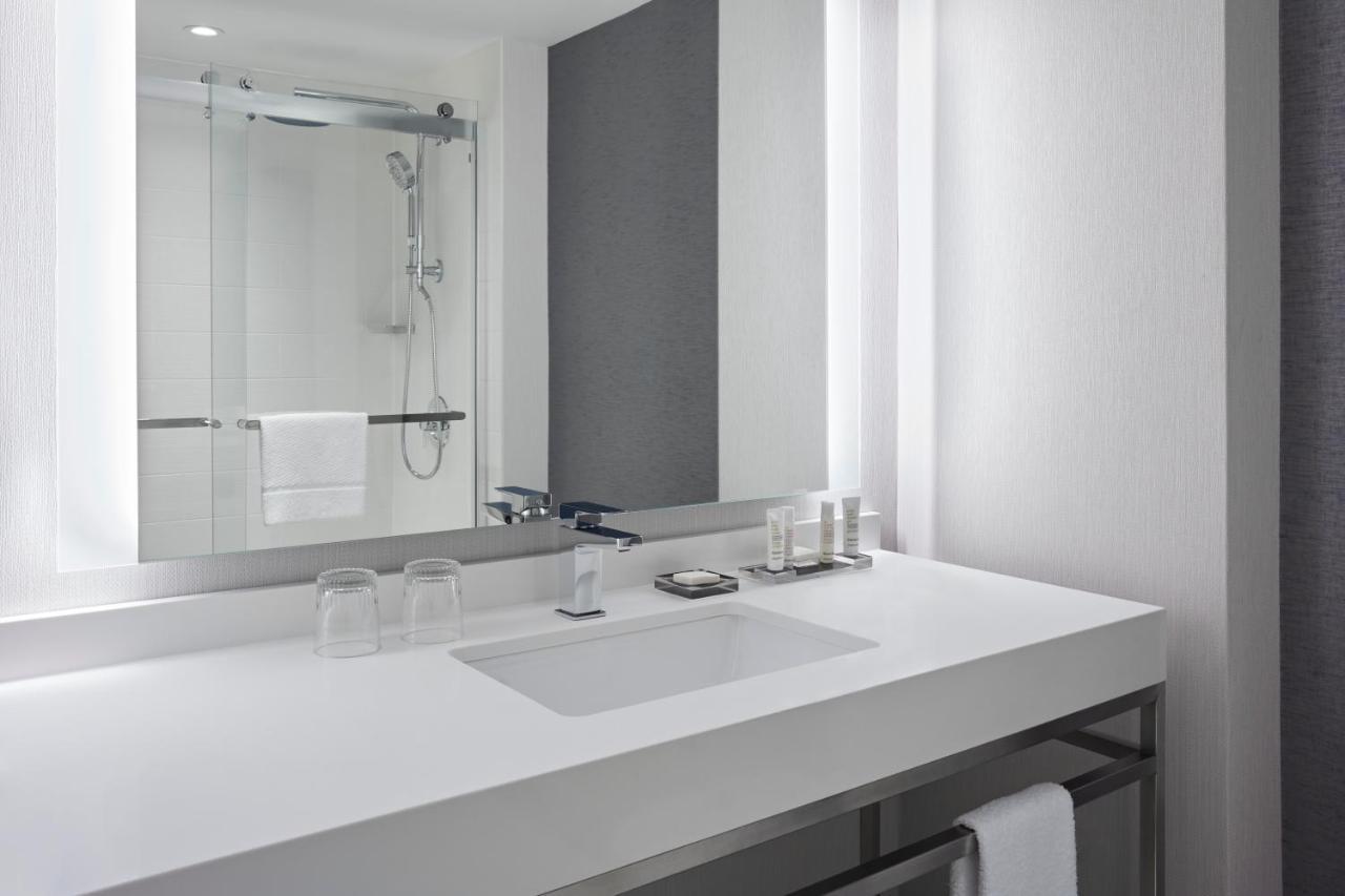 Marriott Harbourfront 4*
