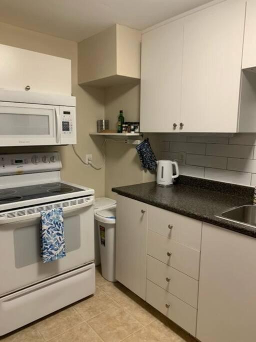 Downtown One Bedroom/historic Bauer Terrace Apartment Halifax