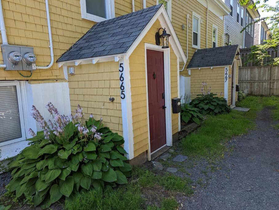 Apartment Downtown One Bedroom/historic Bauer Terrace Halifax