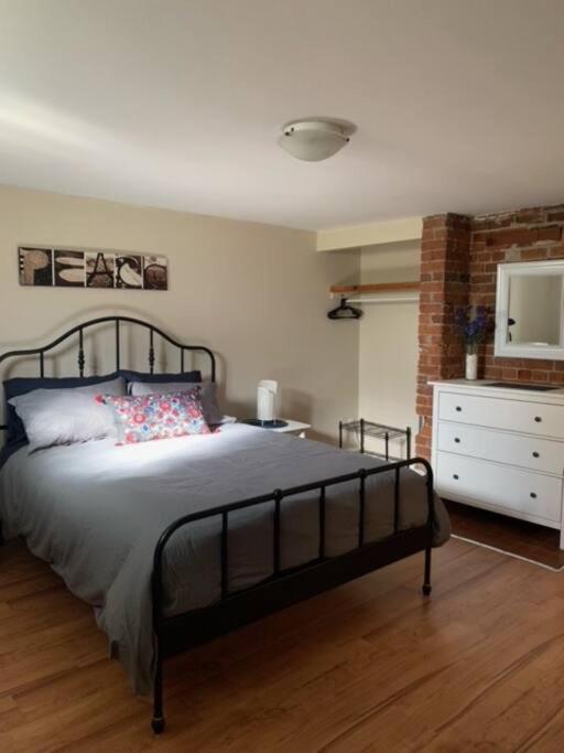 Downtown One Bedroom/historic Bauer Terrace Apartment *