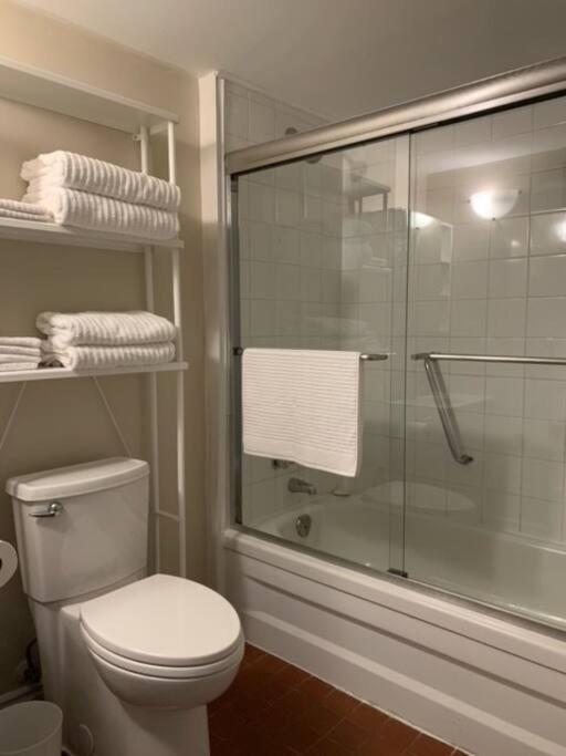 Downtown One Bedroom/historic Bauer Terrace *