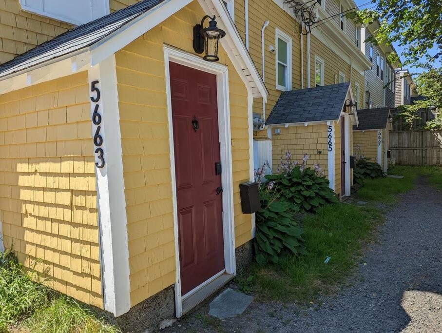 Apartment Bauer Terrace - Cozy 1 Bedroom Beside The Citadel Halifax