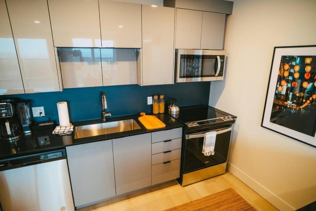 Chic Cozy Retreat - 2br - Stunning North End Views Halifax
