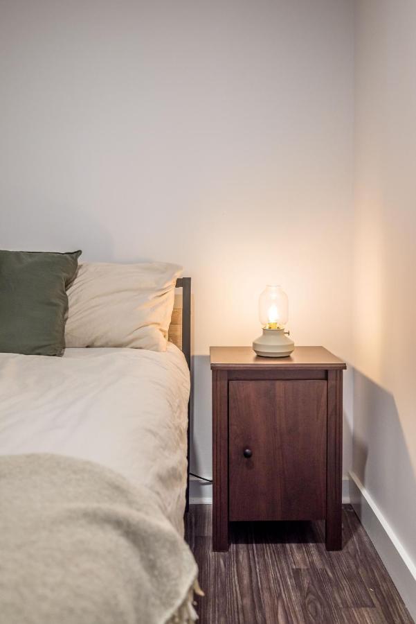 Cozy Fully-equipped 2 Bedroom Apartment *