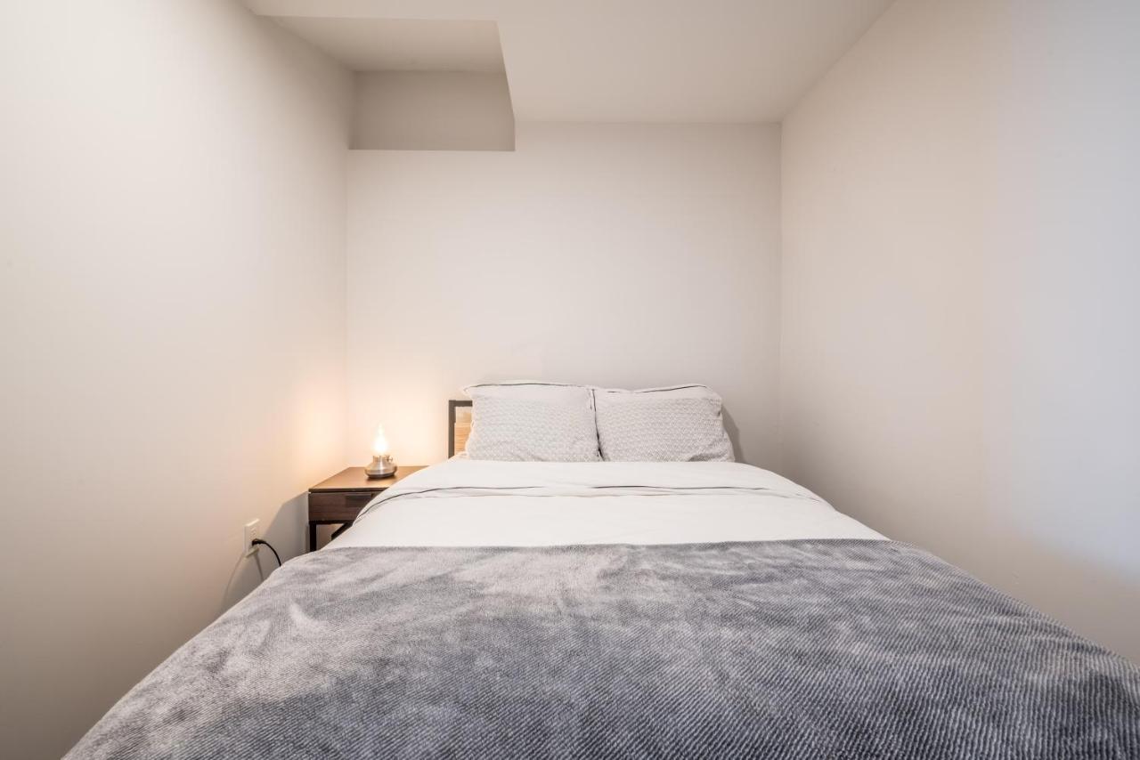 Modern Contemporary 2 Bedroom Apartment
