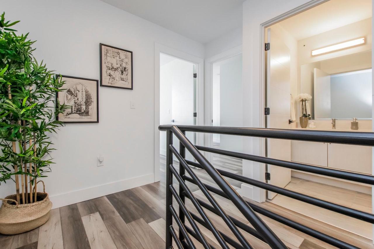 Apartment Luxurious 3 Bedroom Brand New Town House Halifax