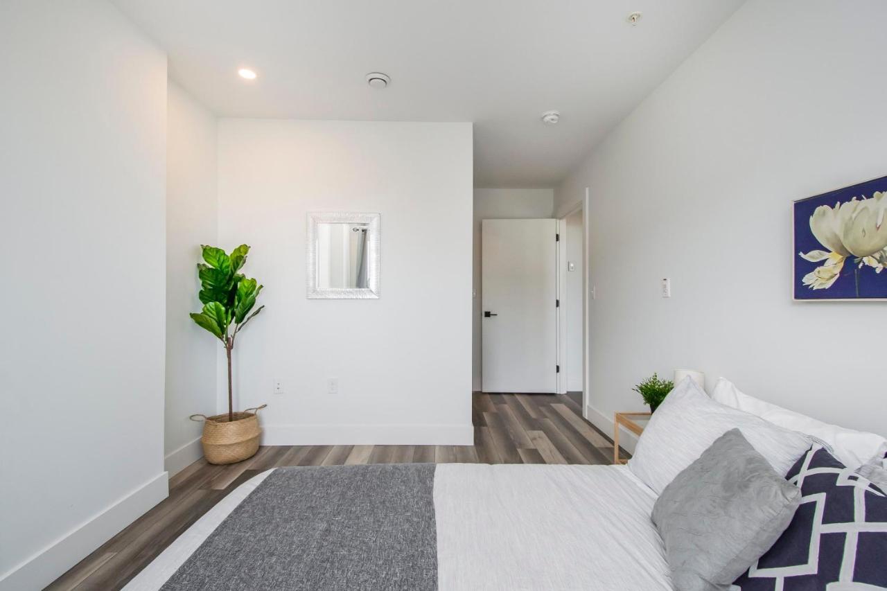 Luxurious 3 Bedroom Brand New Town House