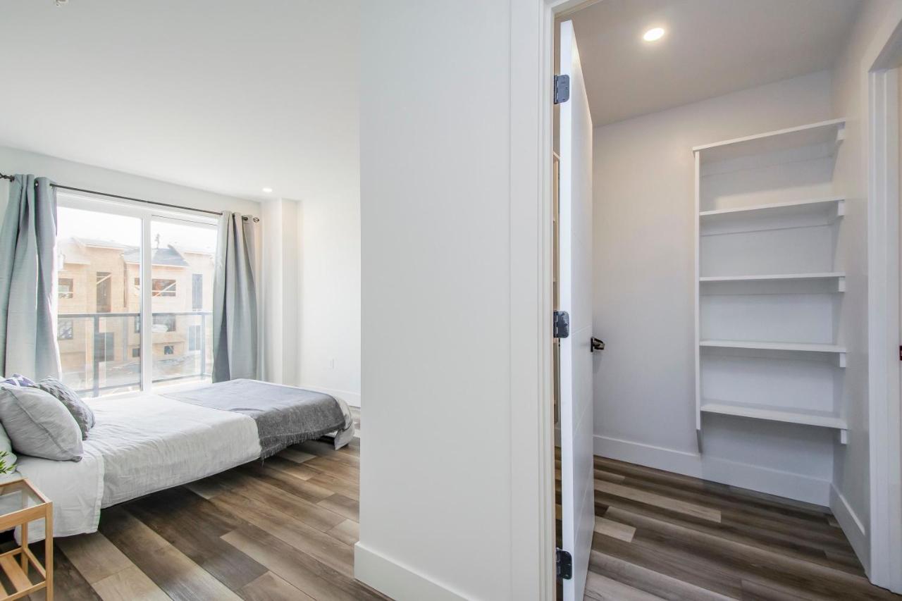 Apartment Luxurious 3 Bedroom Brand New Town House Halifax
