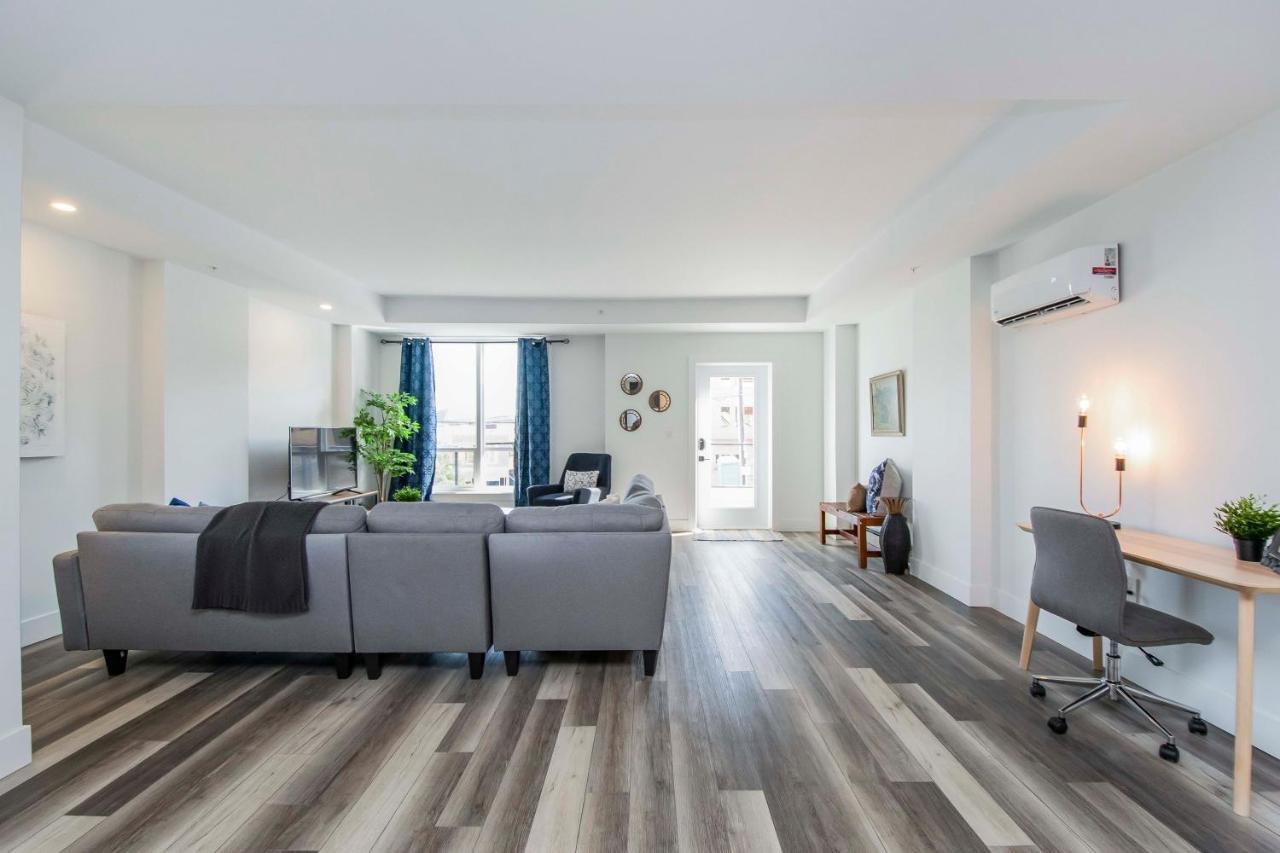 Luxurious 3 Bedroom Brand New Town House Apartment *