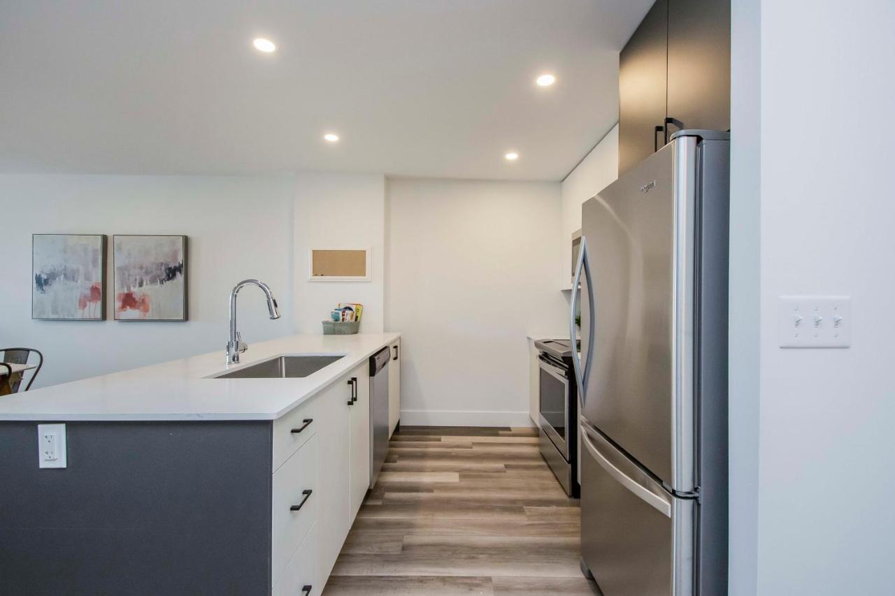 Luxurious 3 Bedroom Brand New Town House Halifax