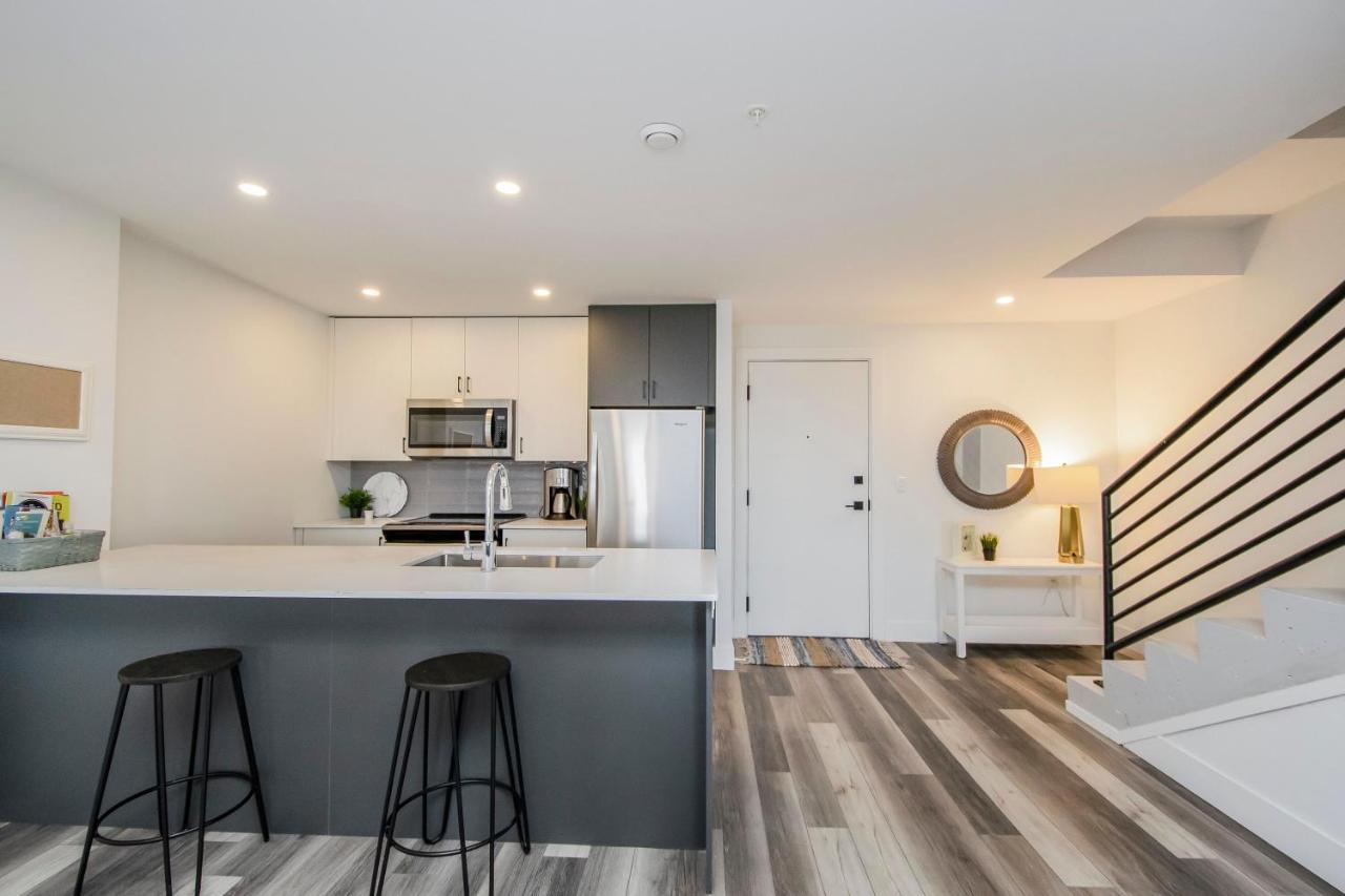 Luxurious 3 Bedroom Brand New Town House Apartment *