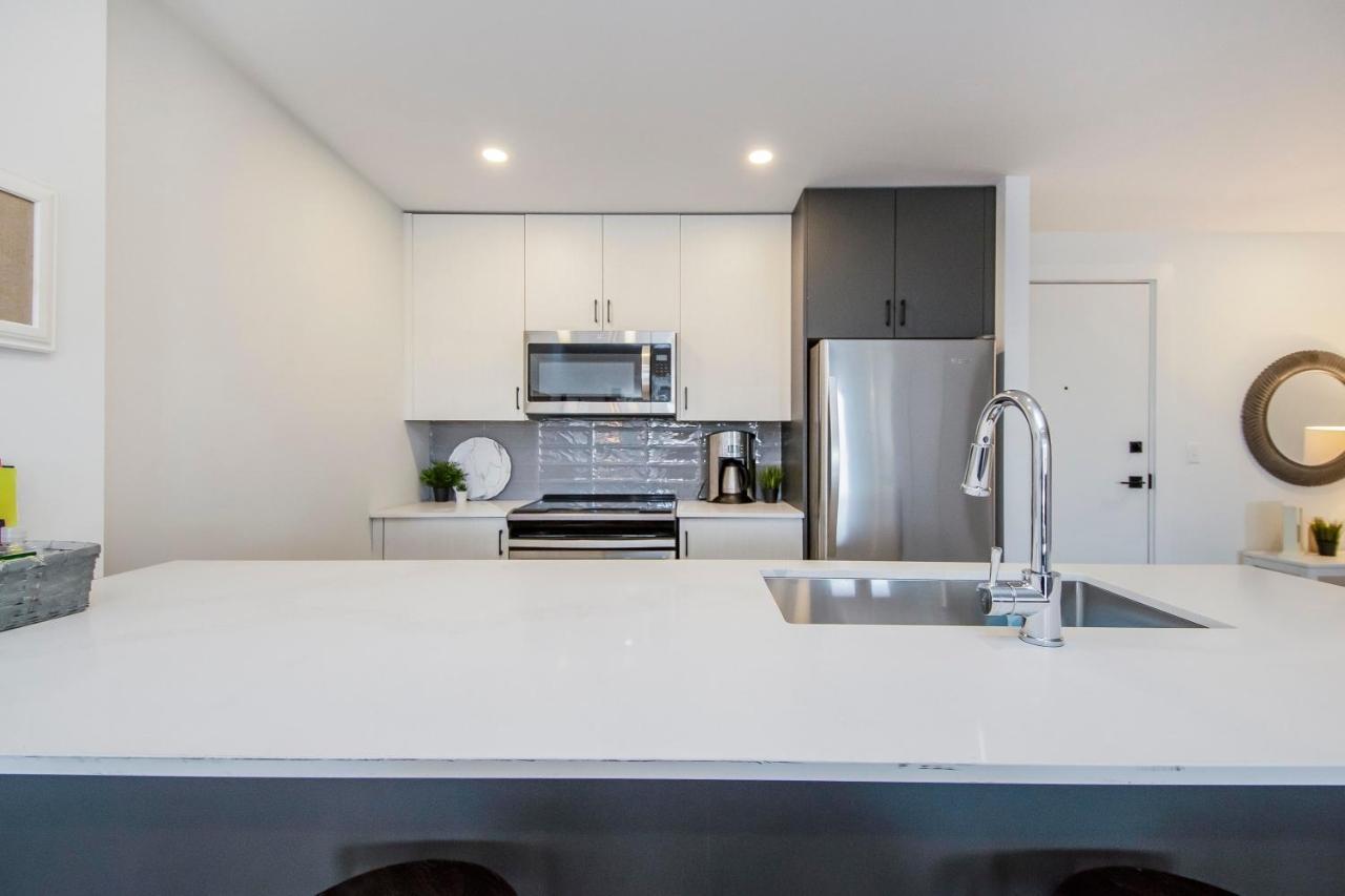 Luxurious 3 Bedroom Brand New Town House Apartment *