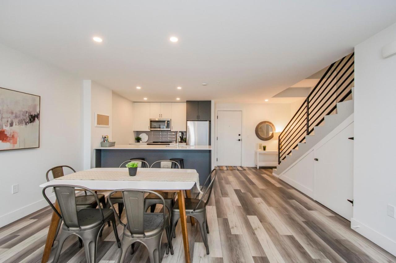 Apartment Luxurious 3 Bedroom Brand New Town House