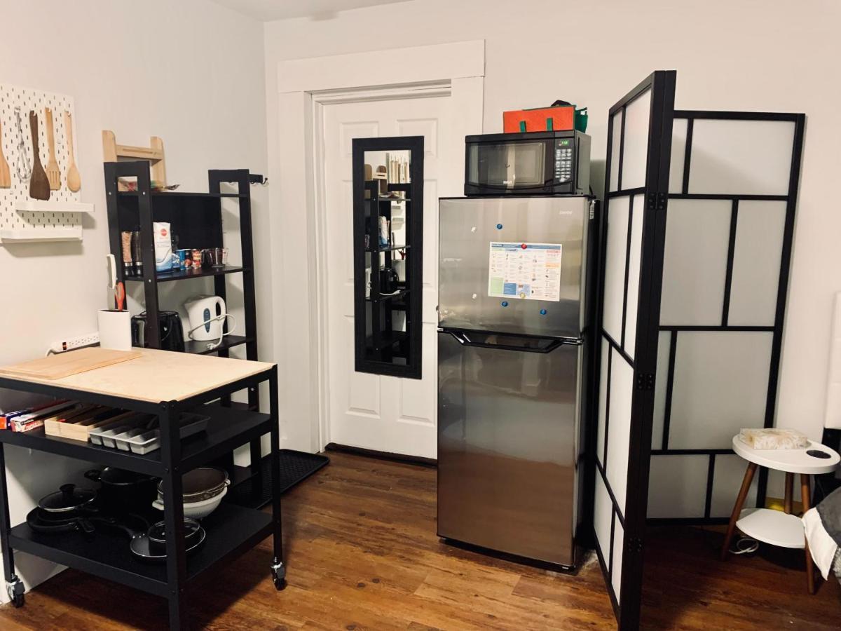 Old 251 Bright Studio B1, Downtown Apartment Halifax