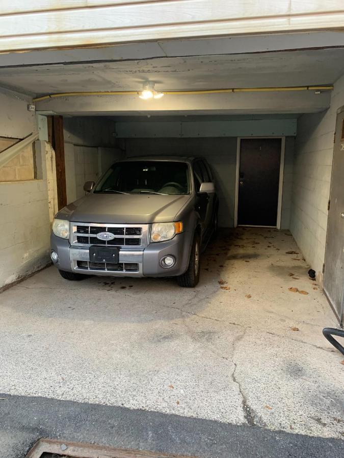 121 Spacious , Free Parking Apartment