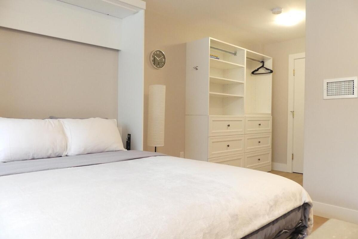 202 Convenient Studio Parking Halifax