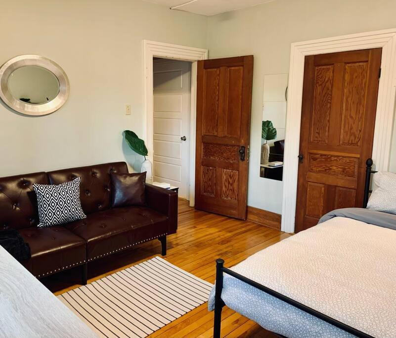 246 Lovely Work From Ready Apt In * Halifax