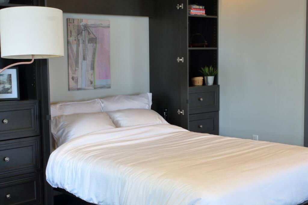 Apartment 104 With Ac, Industrial Styling *