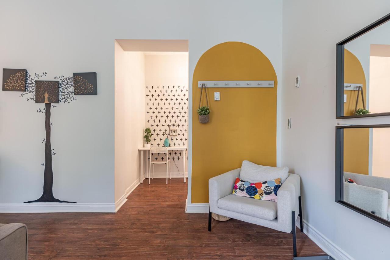 210 Comfortable Escape Apartment