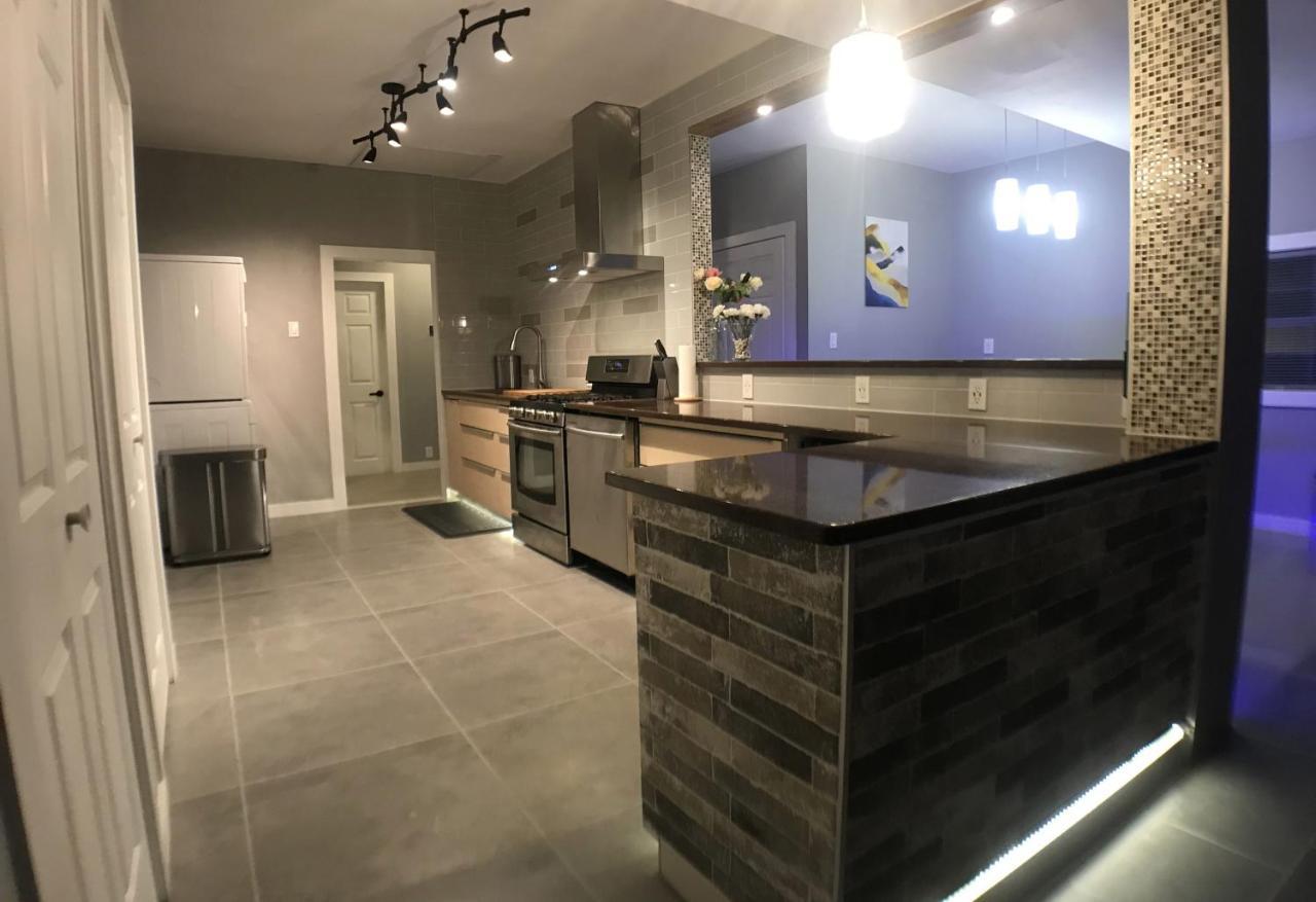 Modern, Cheerful 2bd 1br Apt+free Parking Apartment