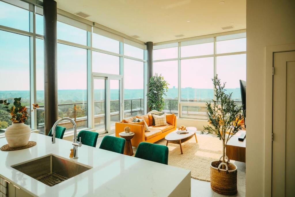 *new* Luxury 2br Penthouse Apt In Halifax! * Halifax