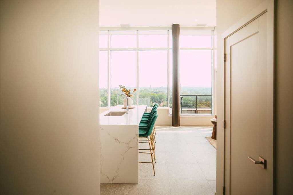*new* Luxury 2br Penthouse Apt In Halifax! *