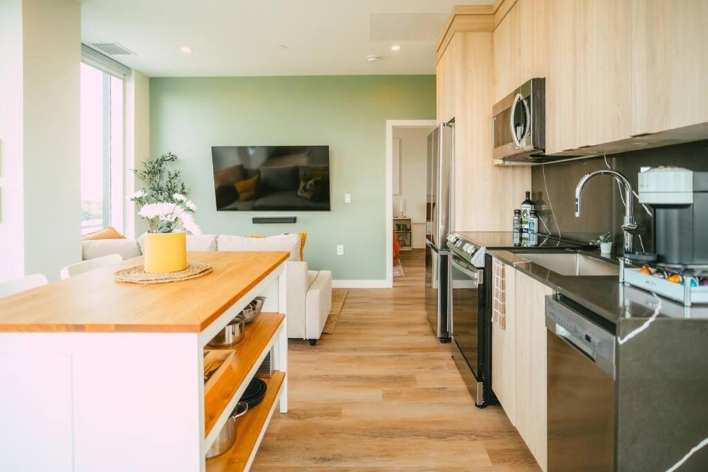 New Luxury 1br Penthouse In Halifax