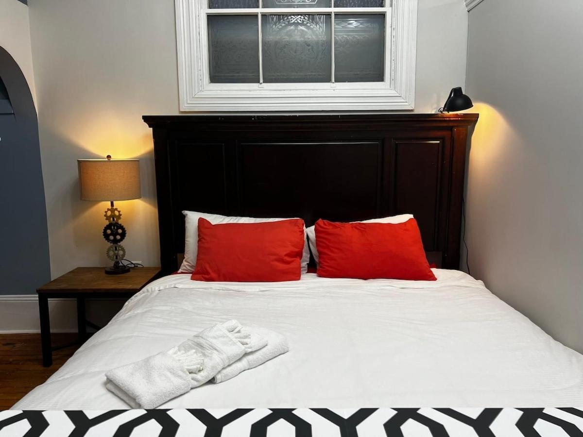 Timeless Comfort, Downtown Living, Apt#2 At The Inglis Heritage Apartment *