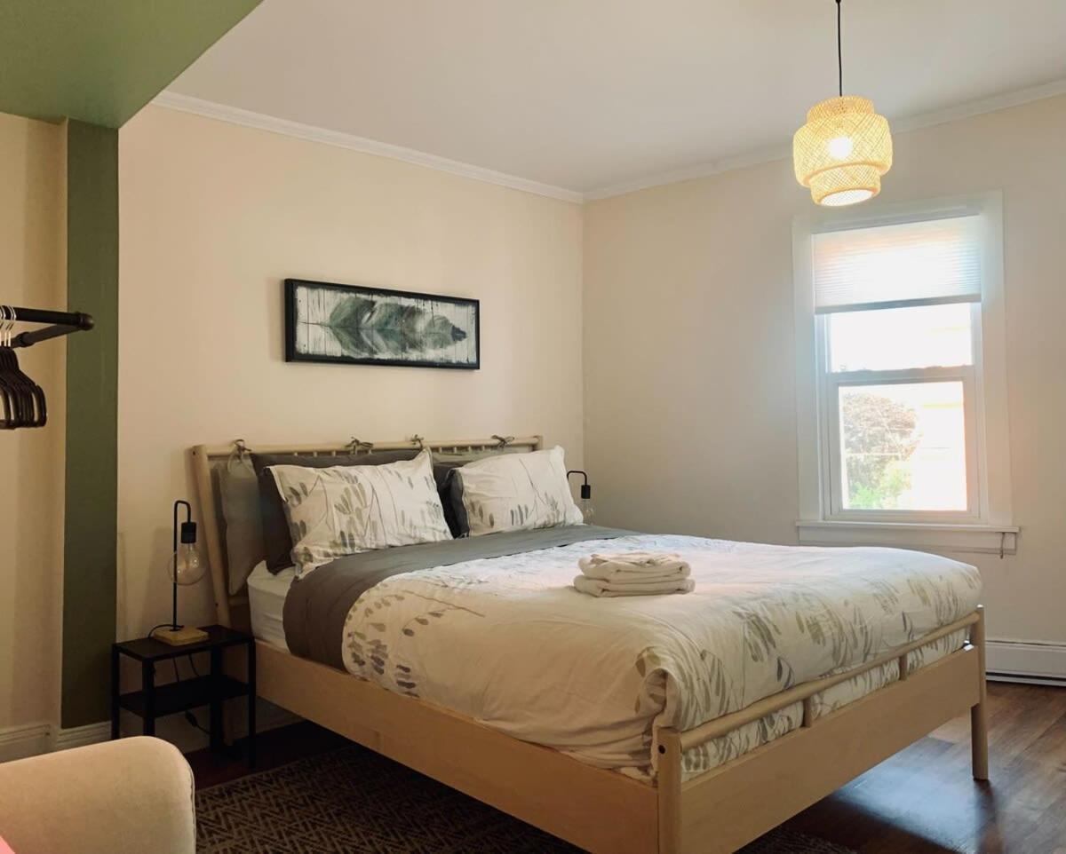 Comfortable Apt #4 With Office Space * Halifax