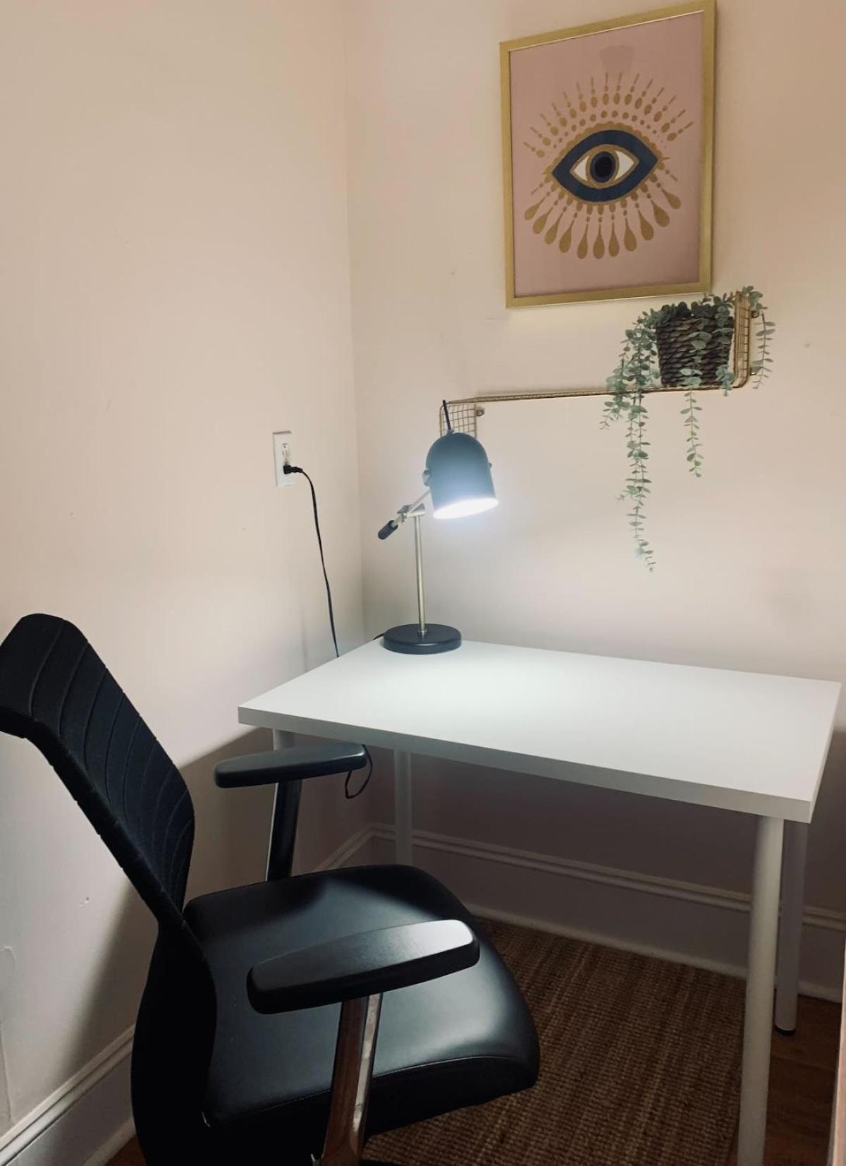 Comfortable Apt #4 With Office Space